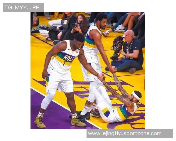 克拉克斯顿半场表现出色11投6中贡献13分7篮板2助攻1抢断