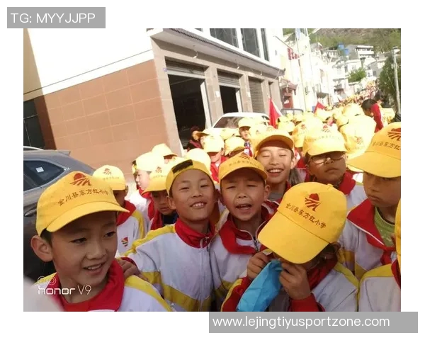 敢于担当文班从屏幕外冲回场内接关键球成功避免球队失误