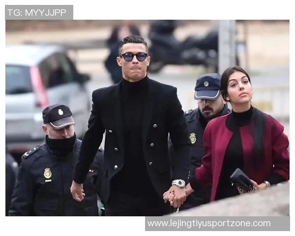 乔治娜分享与C罗及苹果CEO库克等人亲密合影引发热议 乔治娜分享与C罗及苹果CEO库克等人亲密合影引发热议